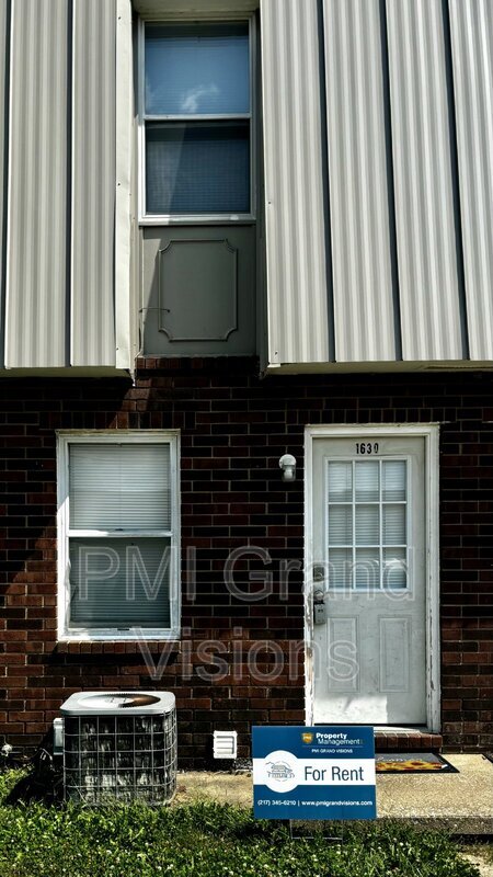 Building Photo - 1630 University Dr