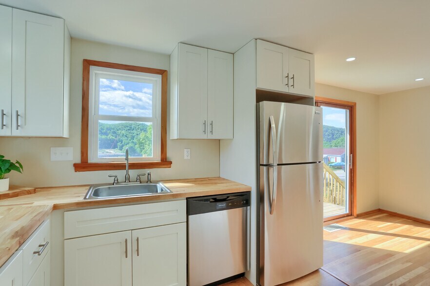 Building Photo - 1311 Midland Beaver Rd