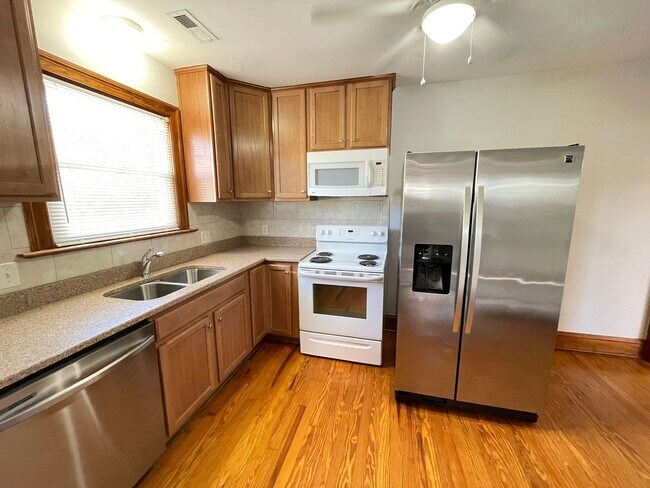 Building Photo - 2216 Baltic Ave