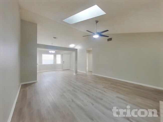 Building Photo - 3373 Millcrest Pl