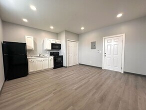 Building Photo - 1 bedroom 1 bath modern apartment