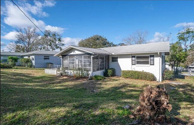 Building Photo - 209 S Lee St