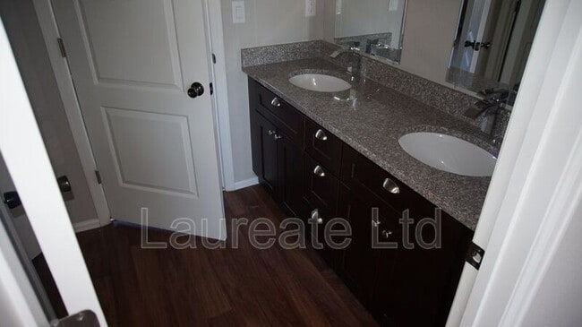 Building Photo - 2995 W Yale Ave