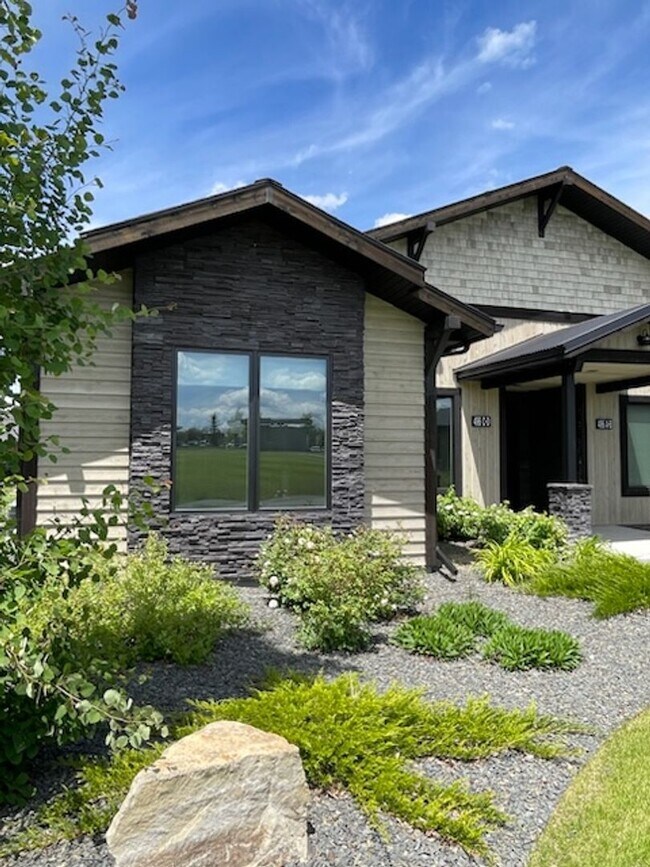 Primary Photo - Amazing Garden Side Condo in Black Bull