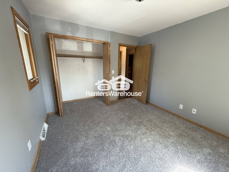 Building Photo - 405 Monroe Pl