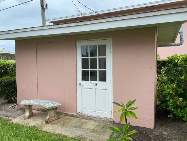 Building Photo - WALK TO THE BEACH FROM YOUR TOTALLY UPDATED, BEAUTIFUL CONDO!