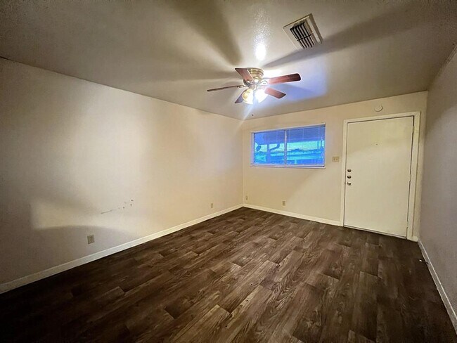 Building Photo - 1037 E 44th St