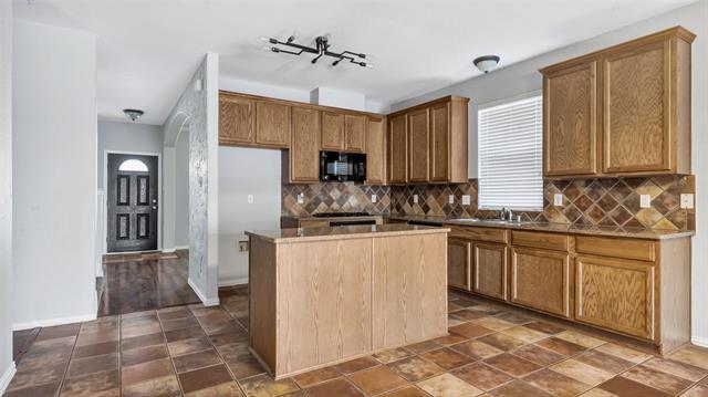 Building Photo - 11546 La Grange Dr