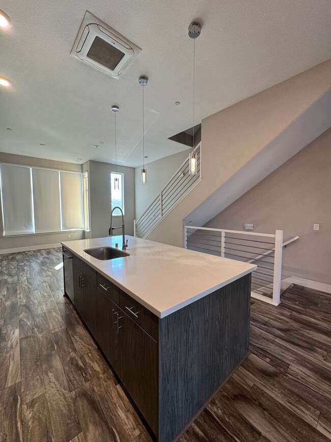 Building Photo - Work Downtown?