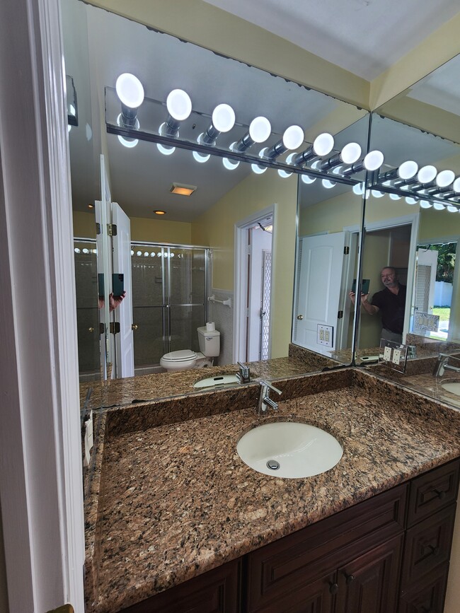 Building Photo - 1000 Renmar Dr