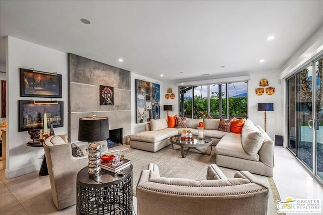 Building Photo - 605 E Sierra Way