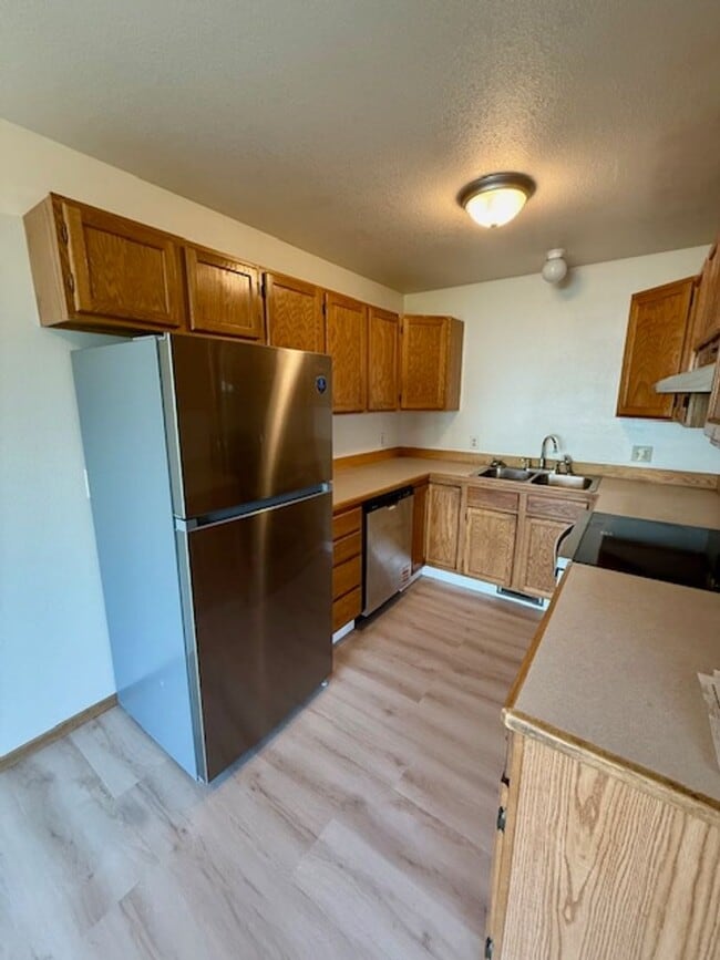 Building Photo - Charming 3 Bed, 1.5 Bath Unit in the Heart...
