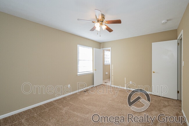 Building Photo - 504 Roselle Ln