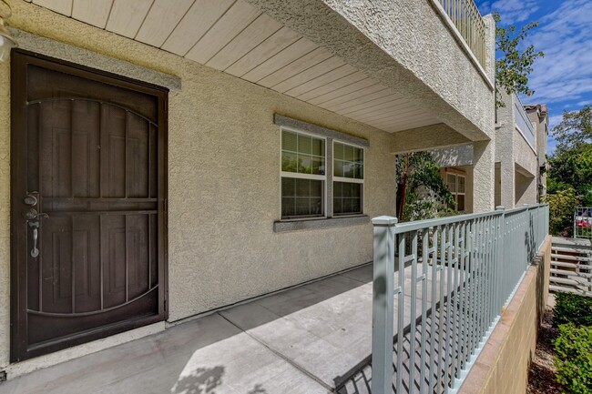 Building Photo - Beautiful 2 Story, 3 Bedroom Home Northwest!