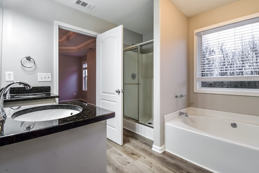 Building Photo - 1950 Lily Valley Dr