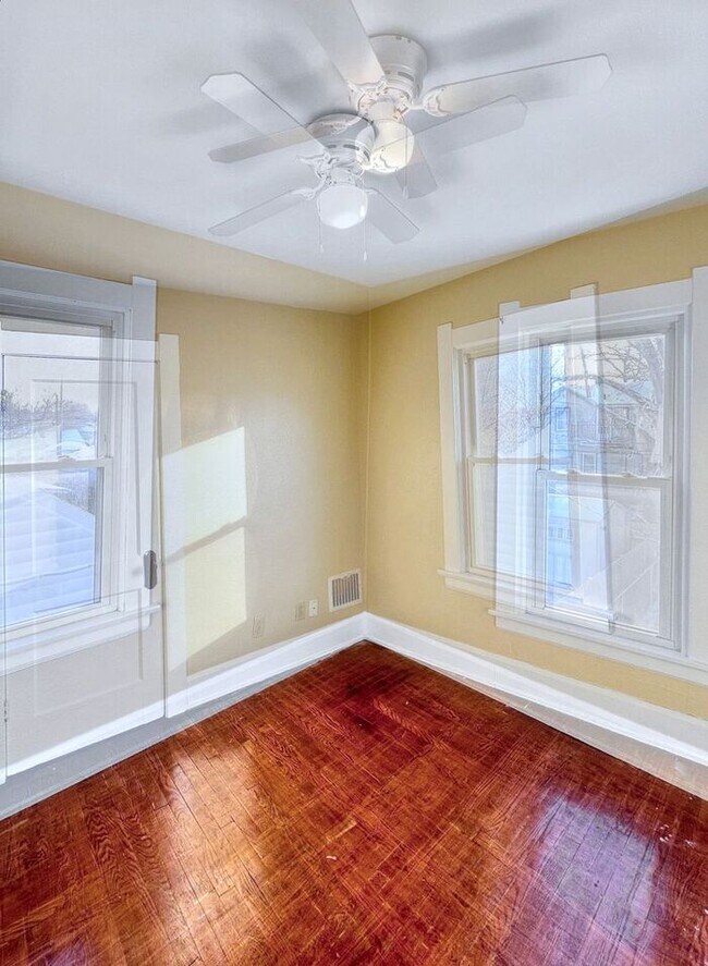 Building Photo - Charming 3-Bedroom Home / Pet-Friendly / V...