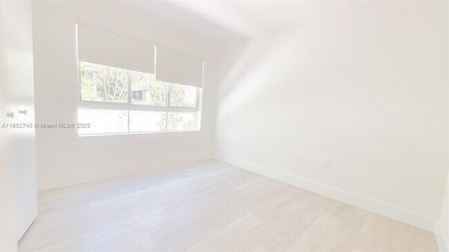 Building Photo - 2555 NE 193rd St