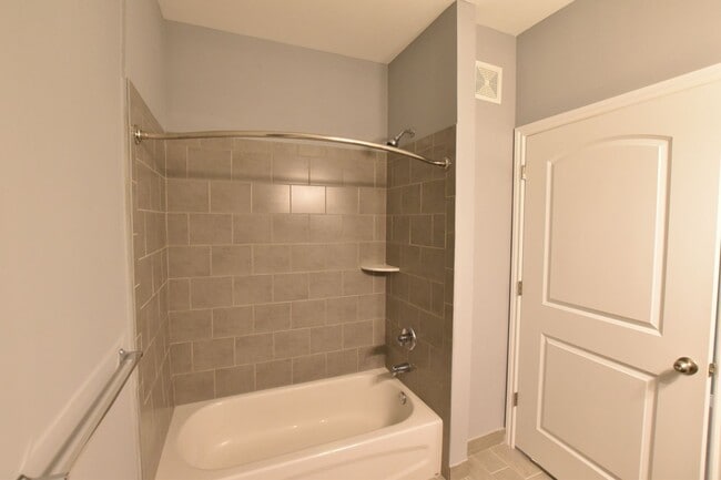 Building Photo - Shelby Township, 1st Floor Access!  2 Bedrooms, 2-Baths, att. Garage