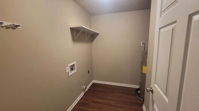 Building Photo - 3/1 Apartment in Batesville • Water Included • Commutable