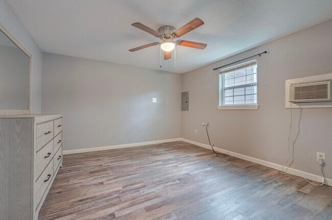 Building Photo - 4206 Walker St