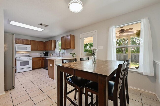 Building Photo - 252 Fall Creek Dr