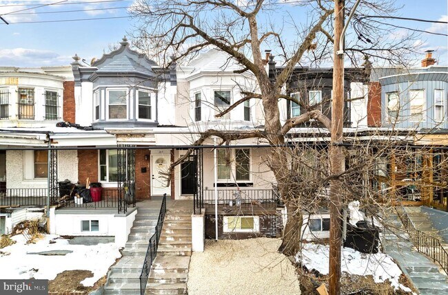 Building Photo - 806 S 56th St