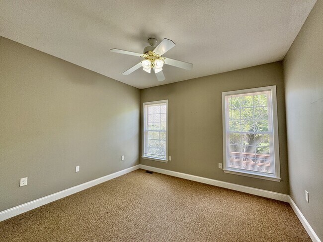 Building Photo - 513 Tanasi Cir