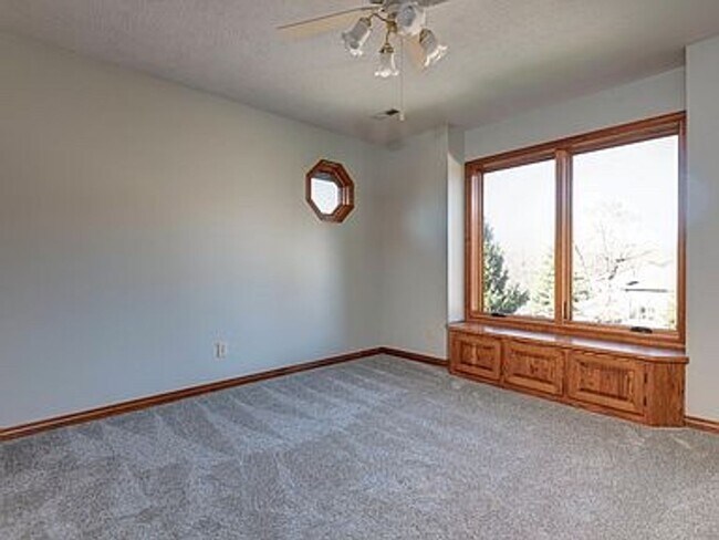 Building Photo - Executive 4 Bedroom 4 Bath 3+ Car Garage -...