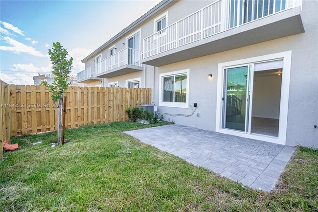 Building Photo - 1473 SE 6th Ter