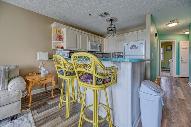 Building Photo - FULLY FURNISHED OFF-SEASON RENTAL AT THE V...