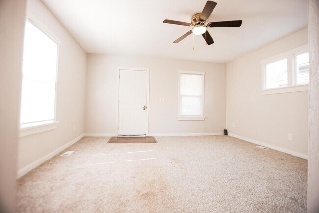 Building Photo - 628 Evesham Ave