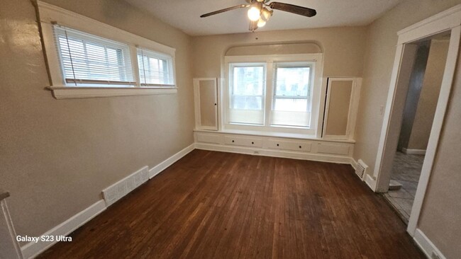 Building Photo - Charming 3-Bedroom Property in Prime Location