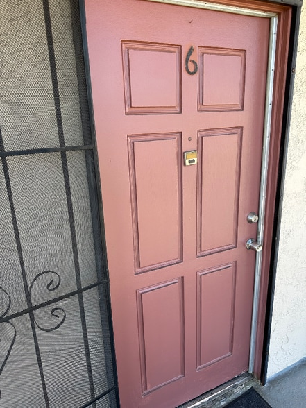 Building Photo - 919 E Windsor Rd