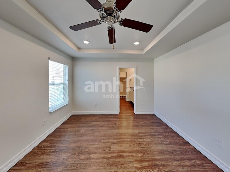 Building Photo - 4719 Tree Swing St