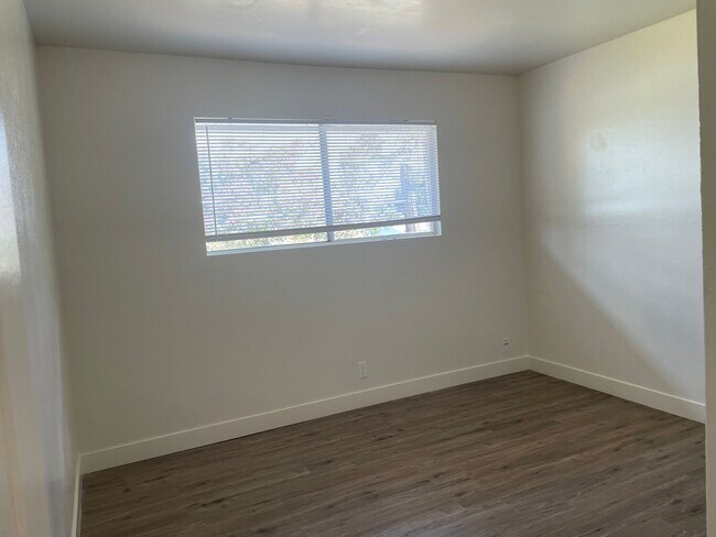 Building Photo - 1414 W Vassar Ave