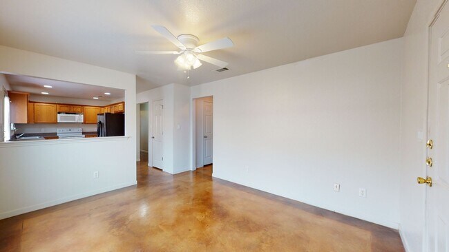 Building Photo - FREE DECEMBER RENT!!!