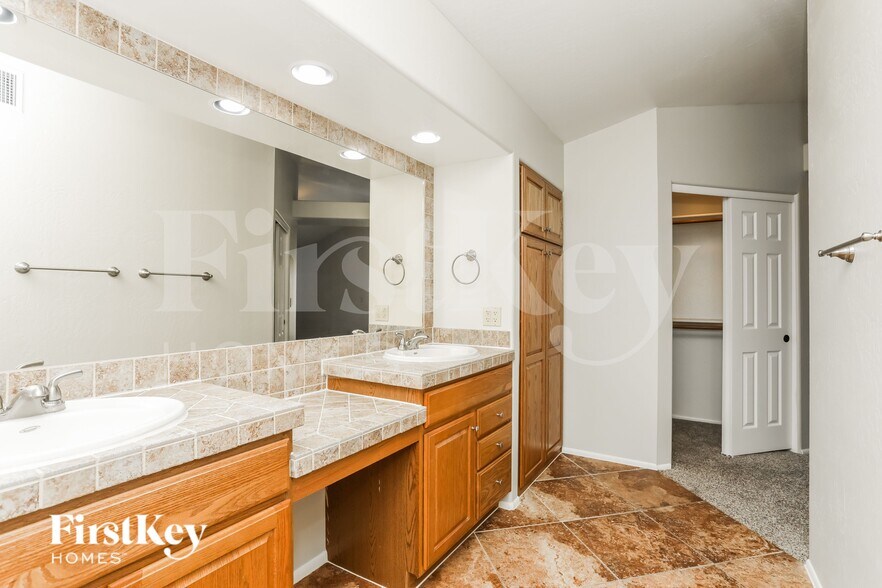 Building Photo - 9457 E Star Water Dr