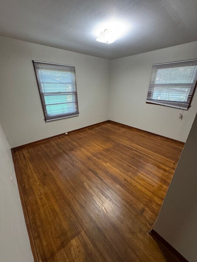 Building Photo - 3 Bedrooms and 1 Bathroom - MOVE-IN SPECIAL: $200 off first months rent
