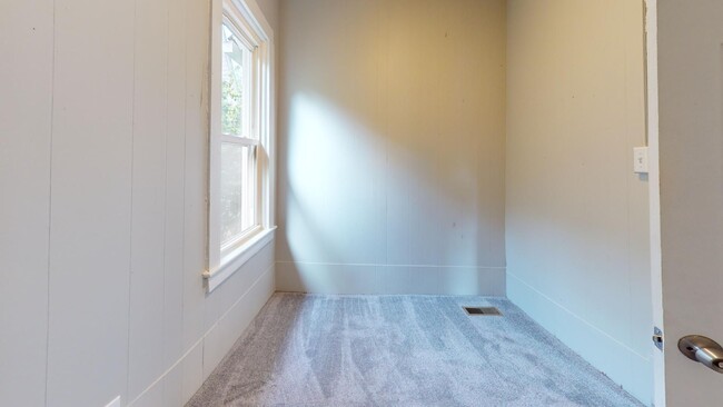 Building Photo - Cudell neighborhood. - 2 bedroom/1 bathroo...