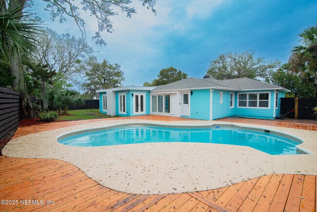 Building Photo - 111 Zoratoa Ave