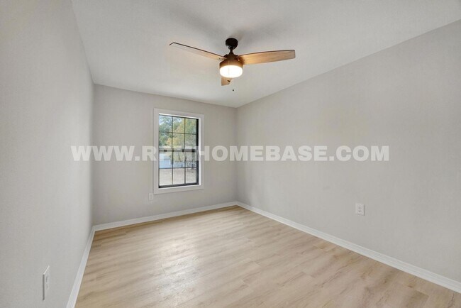 Building Photo - Fully Renovated 5-Bedroom Home with Modern...