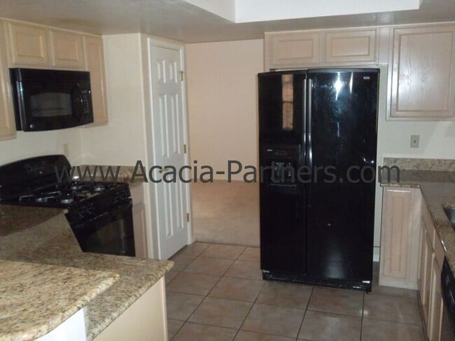 Building Photo - 4 Bedroom  in gated community on Golf Course