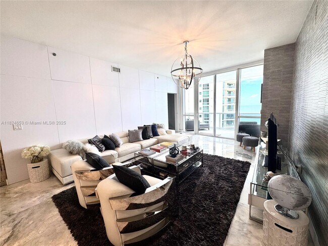 Building Photo - 16001 Collins Ave