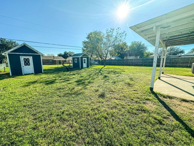 Building Photo - 3 Bedroom House in Hewitt - Midway ISD