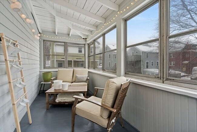 Building Photo - Parking - Free Laundry - Deck - Yard