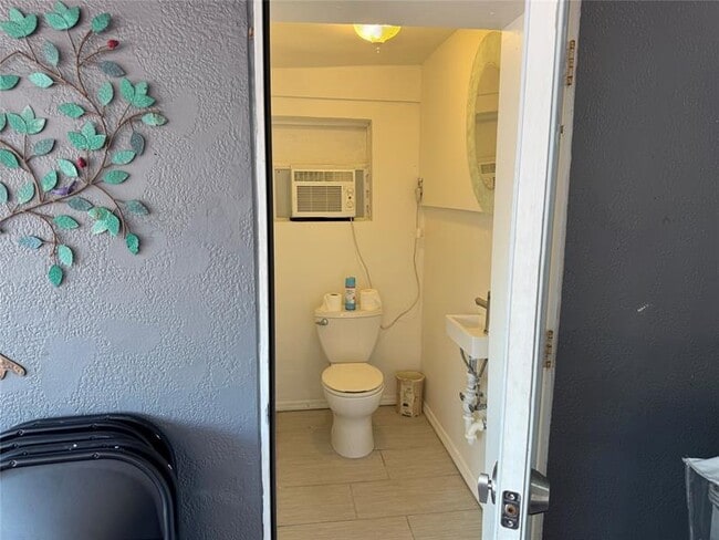 Building Photo - 1631 NE 32nd St