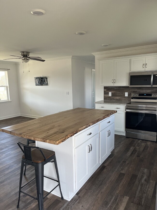 Building Photo - 9155 Concord Rd