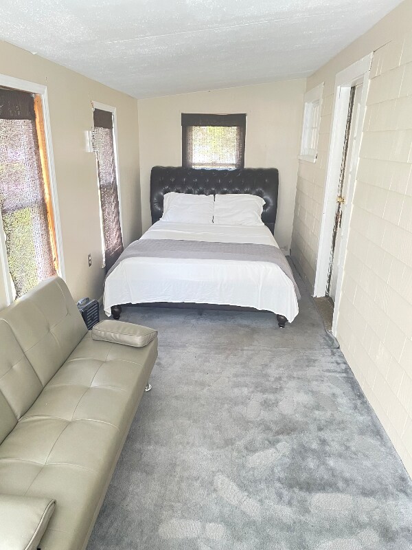 Building Photo - 17100 Maple Heights Blvd