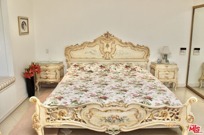 Building Photo - 1265 Bienveneda Ave