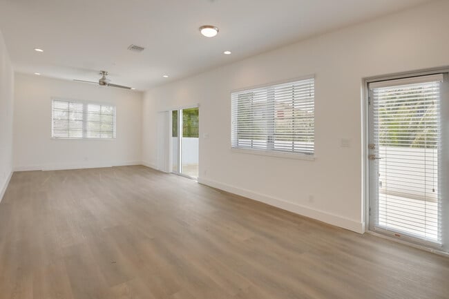 Building Photo - 211 S Ocean Blvd